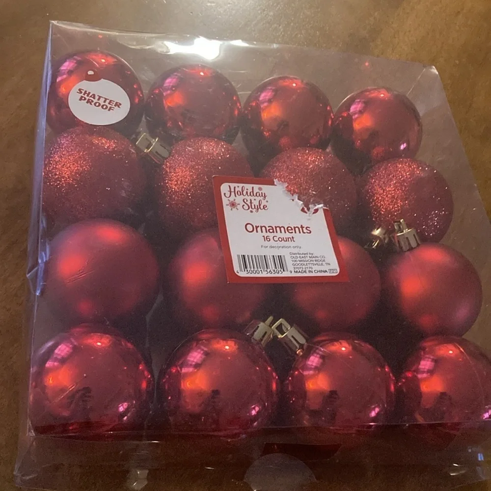 Holiday style ornaments 16 count red glitter beautiful